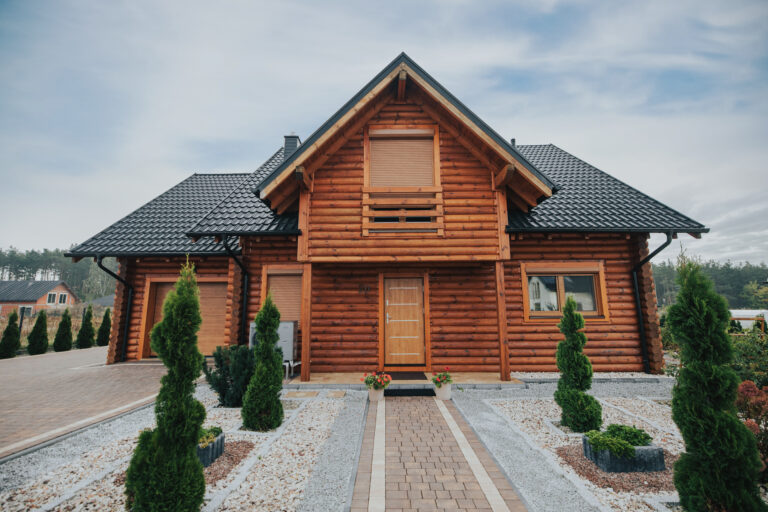 Dom prefabrykowany i garaż wolnostojący Kolonia Łuszczanowice